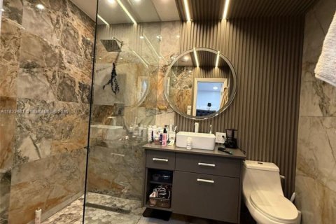 Casa en venta en Hollywood, Florida, 5 dormitorios, 155.15 m2 № 1934600 - foto 17