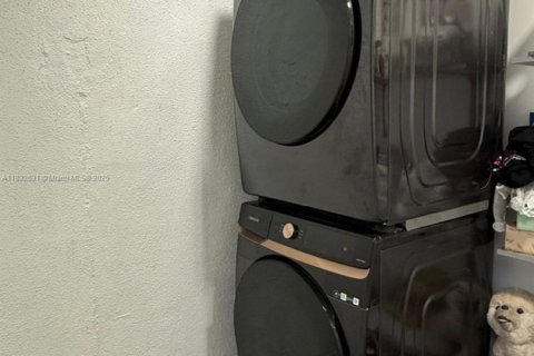 Casa en venta en Hollywood, Florida, 5 dormitorios, 155.15 m2 № 1934600 - foto 28