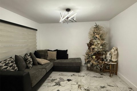 Casa en venta en Hollywood, Florida, 5 dormitorios, 155.15 m2 № 1934600 - foto 24