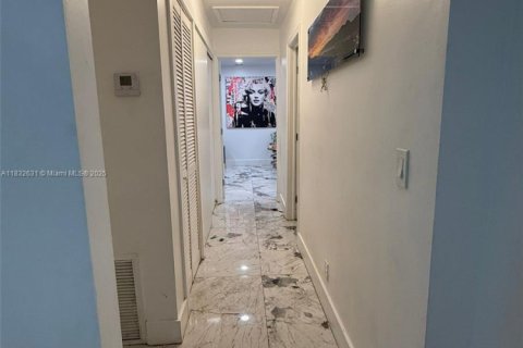 Casa en venta en Hollywood, Florida, 5 dormitorios, 155.15 m2 № 1934600 - foto 20