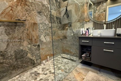 Casa en venta en Hollywood, Florida, 5 dormitorios, 155.15 m2 № 1934600 - foto 16