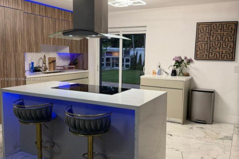 Casa en venta en Hollywood, Florida, 5 dormitorios, 155.15 m2 № 1934600 - foto 23