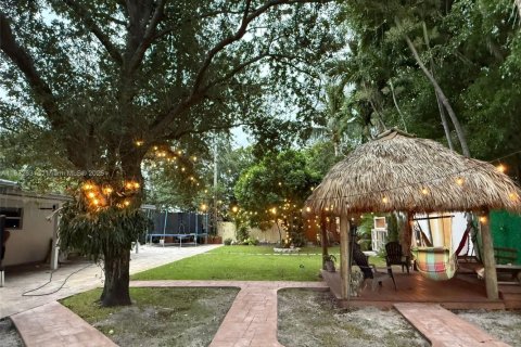 Casa en venta en Hollywood, Florida, 5 dormitorios, 155.15 m2 № 1934600 - foto 2