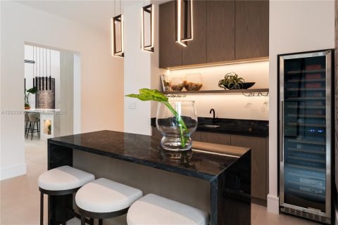 Casa en venta en Miami, Florida, 5 dormitorios, 466.74 m2 № 2248538 - foto 19