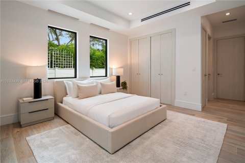 Casa en venta en Miami, Florida, 5 dormitorios, 466.74 m2 № 2248538 - foto 28
