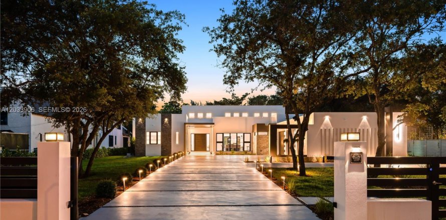 Casa en Miami, Florida 5 dormitorios, 466.74 m2 № 2248538