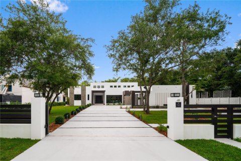 Casa en venta en Miami, Florida, 5 dormitorios, 466.74 m2 № 2248538 - foto 2