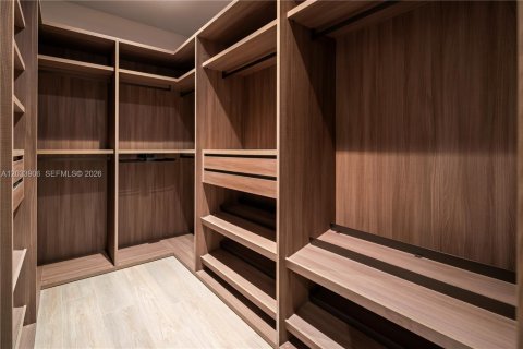 Casa en venta en Miami, Florida, 5 dormitorios, 466.74 m2 № 2248538 - foto 25