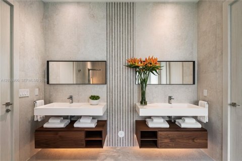 Casa en venta en Miami, Florida, 5 dormitorios, 466.74 m2 № 2248538 - foto 24