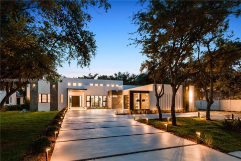 Casa en venta en Miami, Florida, 5 dormitorios, 466.74 m2 № 2248538 - foto 3