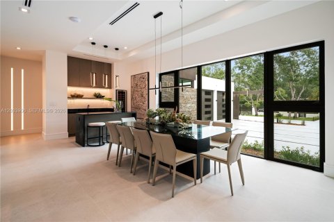 Casa en venta en Miami, Florida, 5 dormitorios, 466.74 m2 № 2248538 - foto 18