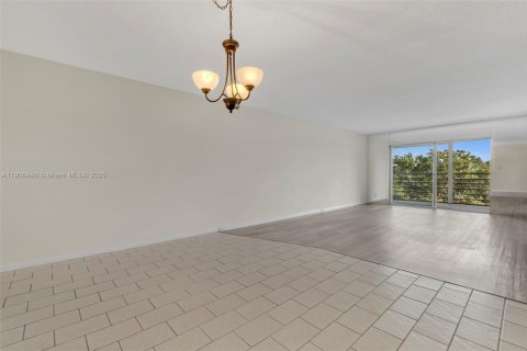 Copropriété à vendre à Coconut Creek, Floride: 2 chambres, 107.4 m2 № 1963184 - photo 8