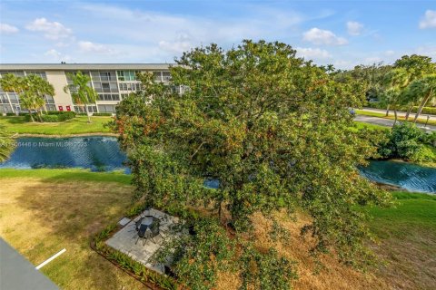 Copropriété à vendre à Coconut Creek, Floride: 2 chambres, 107.4 m2 № 1963184 - photo 4