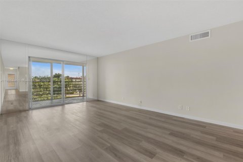 Copropriété à vendre à Coconut Creek, Floride: 2 chambres, 107.4 m2 № 1963184 - photo 9