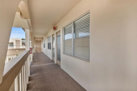Copropriété à vendre à Coconut Creek, Floride: 2 chambres, 107.4 m2 № 1963184 - photo 25