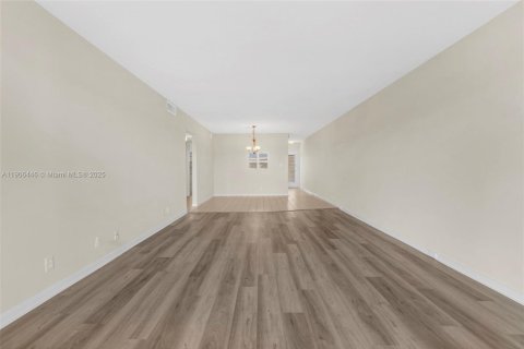 Copropriété à vendre à Coconut Creek, Floride: 2 chambres, 107.4 m2 № 1963184 - photo 17