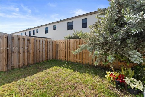 Купить таунхаус в Майами, Флорида 3 спальни, 157.47м2, № 2049563 - фото 30