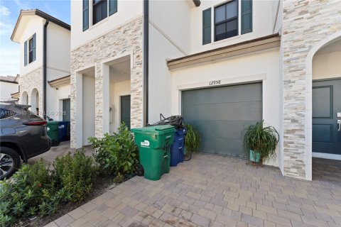 Купить таунхаус в Майами, Флорида 3 спальни, 157.47м2, № 2049563 - фото 6