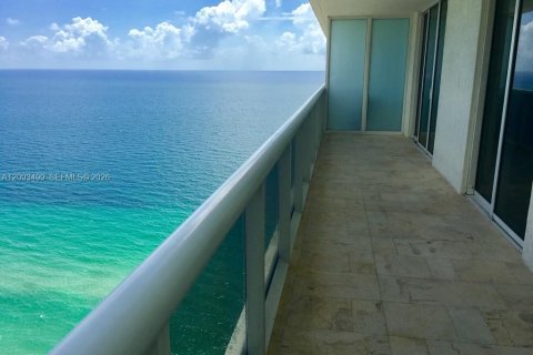 Condo à Hallandale Beach, Floride, 3 chambres  № 2378381
