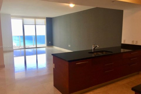 Copropriété à louer à Hallandale Beach, Floride: 3 chambres, 144.37 m2 № 2378381 - photo 7