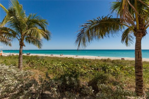 Copropriété à louer à Hallandale Beach, Floride: 3 chambres, 144.37 m2 № 2378381 - photo 26