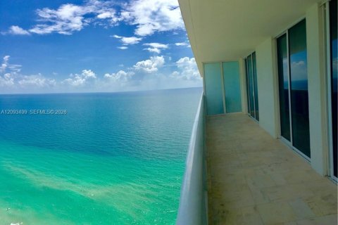 Copropriété à louer à Hallandale Beach, Floride: 3 chambres, 144.37 m2 № 2378381 - photo 16