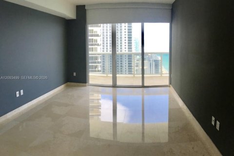 Copropriété à louer à Hallandale Beach, Floride: 3 chambres, 144.37 m2 № 2378381 - photo 9