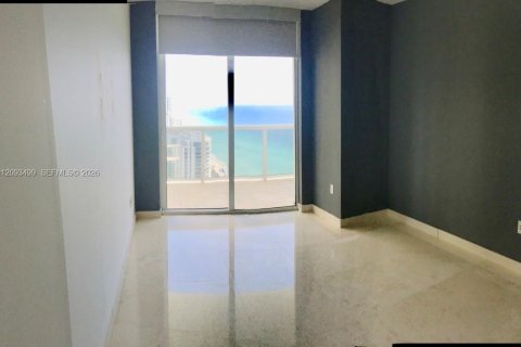 Copropriété à louer à Hallandale Beach, Floride: 3 chambres, 144.37 m2 № 2378381 - photo 14