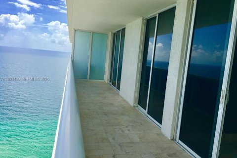 Copropriété à louer à Hallandale Beach, Floride: 3 chambres, 144.37 m2 № 2378381 - photo 18