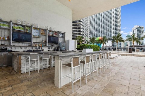 Copropriété à louer à Hallandale Beach, Floride: 3 chambres, 144.37 m2 № 2378381 - photo 25