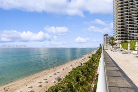 Copropriété à louer à Hallandale Beach, Floride: 3 chambres, 144.37 m2 № 2378381 - photo 28