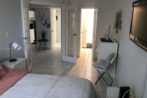 Condominio en alquiler en Miami Beach, Florida, 1 dormitorio, 51.1 m2 № 1963063 - foto 12