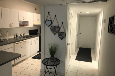 Condominio en alquiler en Miami Beach, Florida, 1 dormitorio, 51.1 m2 № 1963063 - foto 13