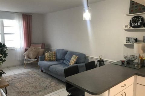 Condominio en alquiler en Miami Beach, Florida, 1 dormitorio, 51.1 m2 № 1963063 - foto 4