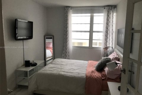 Condominio en alquiler en Miami Beach, Florida, 1 dormitorio, 51.1 m2 № 1963063 - foto 11