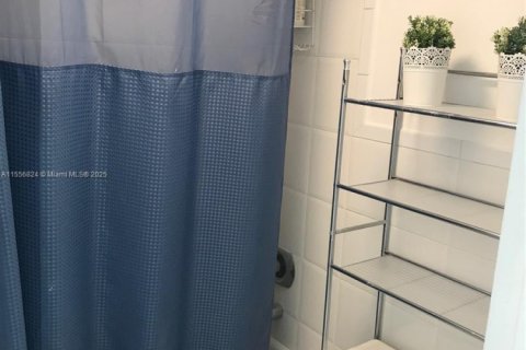 Condominio en alquiler en Miami Beach, Florida, 1 dormitorio, 51.1 m2 № 1963063 - foto 16