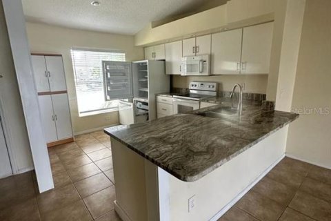 House in Orlando, Florida 3 bedrooms, 104.79 sq.m. № 2283764 - photo 6