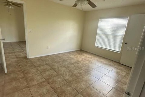 House in Orlando, Florida 3 bedrooms, 104.79 sq.m. № 2283764 - photo 9
