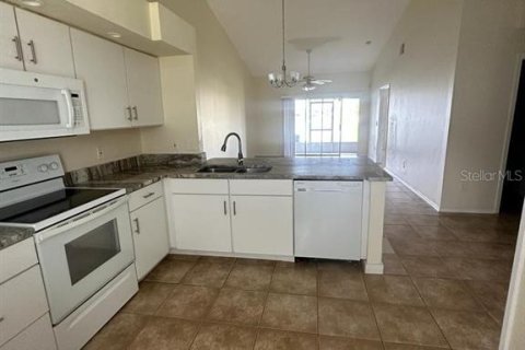House in Orlando, Florida 3 bedrooms, 104.79 sq.m. № 2283764 - photo 5
