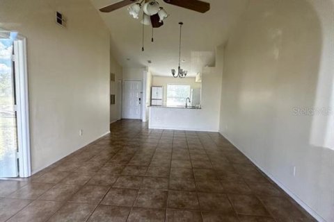 House in Orlando, Florida 3 bedrooms, 104.79 sq.m. № 2283764 - photo 4