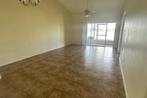 House in Orlando, Florida 3 bedrooms, 104.79 sq.m. № 2283764 - photo 3
