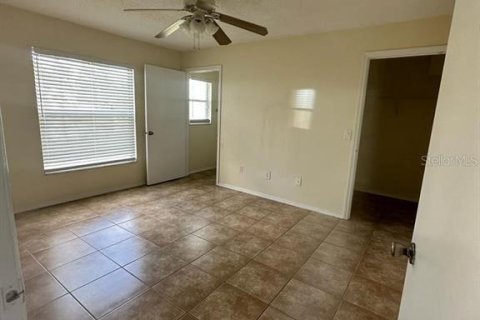 House in Orlando, Florida 3 bedrooms, 104.79 sq.m. № 2283764 - photo 8