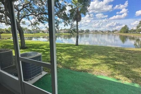 House in Orlando, Florida 3 bedrooms, 104.79 sq.m. № 2283764 - photo 2