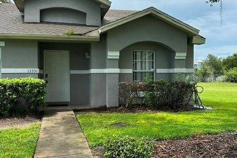 House in Orlando, Florida 3 bedrooms, 104.79 sq.m. № 2283764