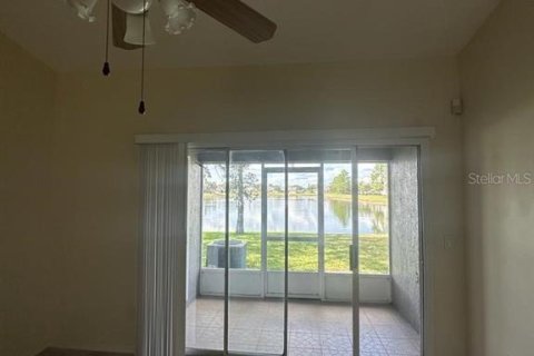 House in Orlando, Florida 3 bedrooms, 104.79 sq.m. № 2283764 - photo 7