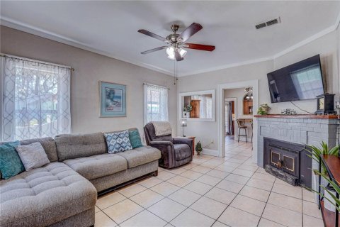 House in Tampa, Florida 3 bedrooms, 113.15 sq.m. № 1912543 - photo 13