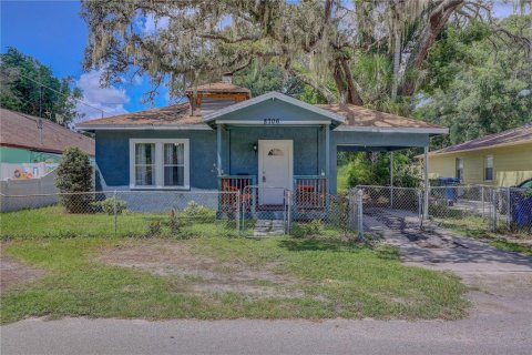 House in Tampa, Florida 3 bedrooms, 113.15 sq.m. № 1912543 - photo 1