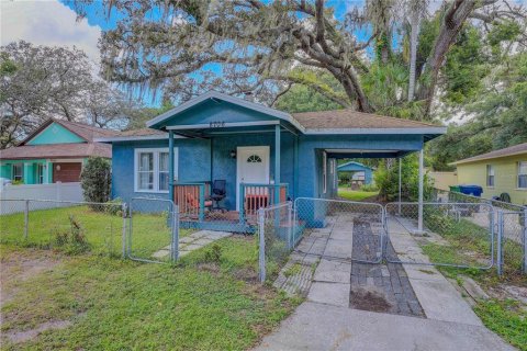 House in Tampa, Florida 3 bedrooms, 113.15 sq.m. № 1912543 - photo 2