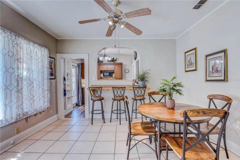 House in Tampa, Florida 3 bedrooms, 113.15 sq.m. № 1912543 - photo 16