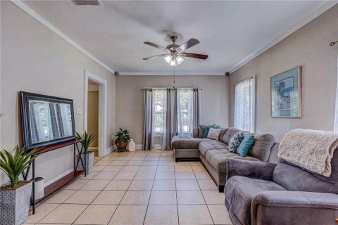 House in Tampa, Florida 3 bedrooms, 113.15 sq.m. № 1912543 - photo 12